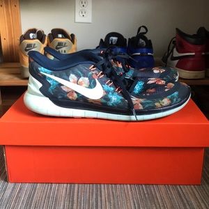 Nike free 5.0 photosynthesis running shoes